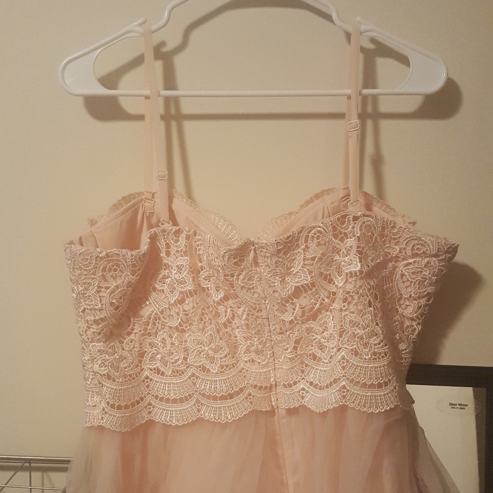 Lace and tulle Dress - Picture 6 of 8
